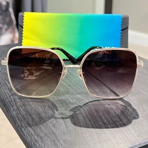 NEW Quay Brushed Gold Frame / Plum To Pink Lens Sunglasses w/ cloth & 2 cases